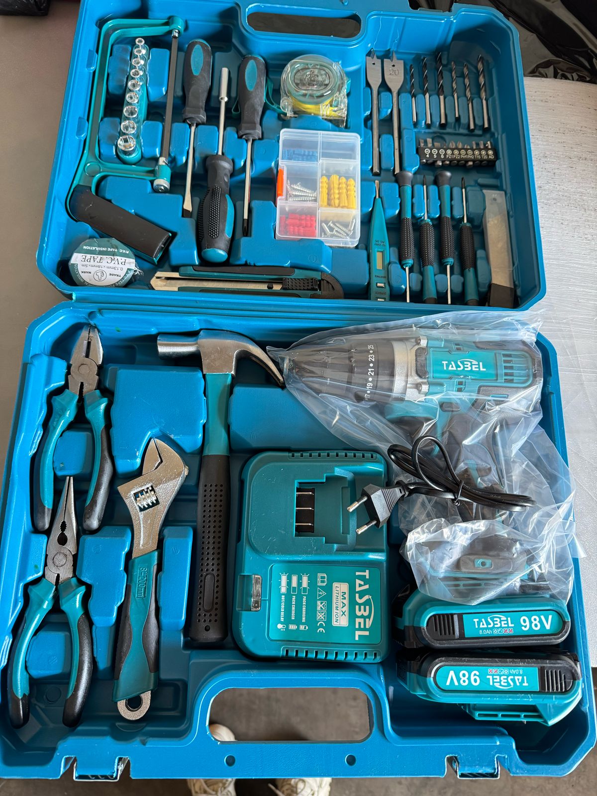 SET PISTOLA DE CLAVOS + TALADRO INALAMBRICO CON 2 BATERIAS DE REGALO